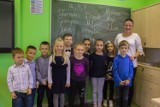 Grupowe zdjęcia tegorocznych pierwszoklasistów ze szkół w Kiszewie i Objezierzu [FOTO]