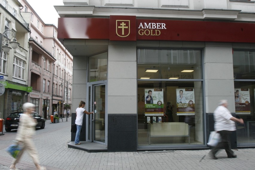 Nieliczni klienci odwiedzają Amber Gold w Katowicach [ZDJĘCIA]