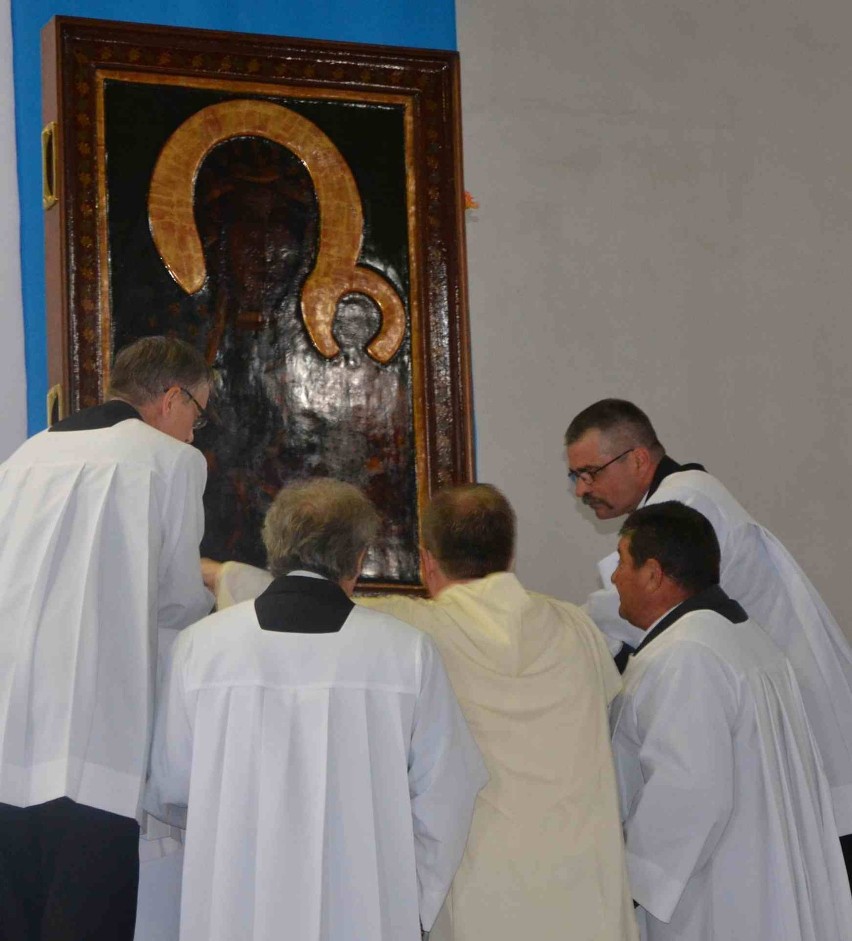 Malbork: Kopia obrazu Matki Boskiej Częstochowskiej nawiedza parafie