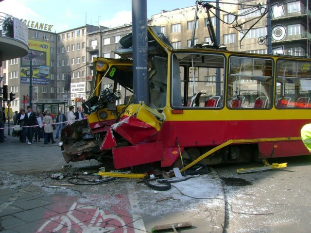 W wypadku zginął 22 letni motorniczy, który wykonywał tego dnia pierwszy samodzielny kurs.