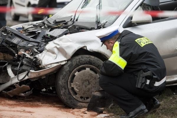 Nowosądeckie: wyciągnął ludzi z płonącego auta