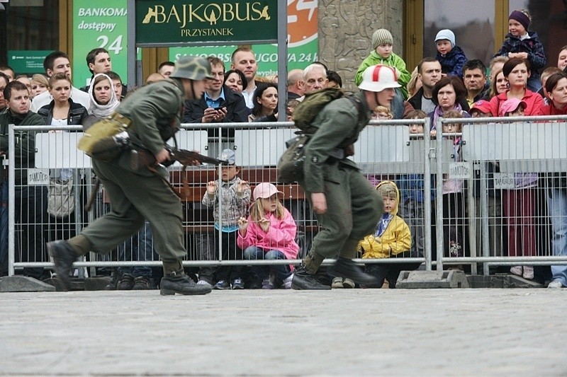 Wrocław: Rekonstrukcja Powstania Warszawskiego w Rynku