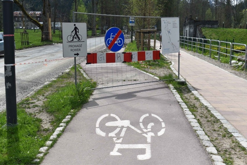 Ścieżka rowerowa do Kuźnic w Zakopanem - w jednym miejscu...