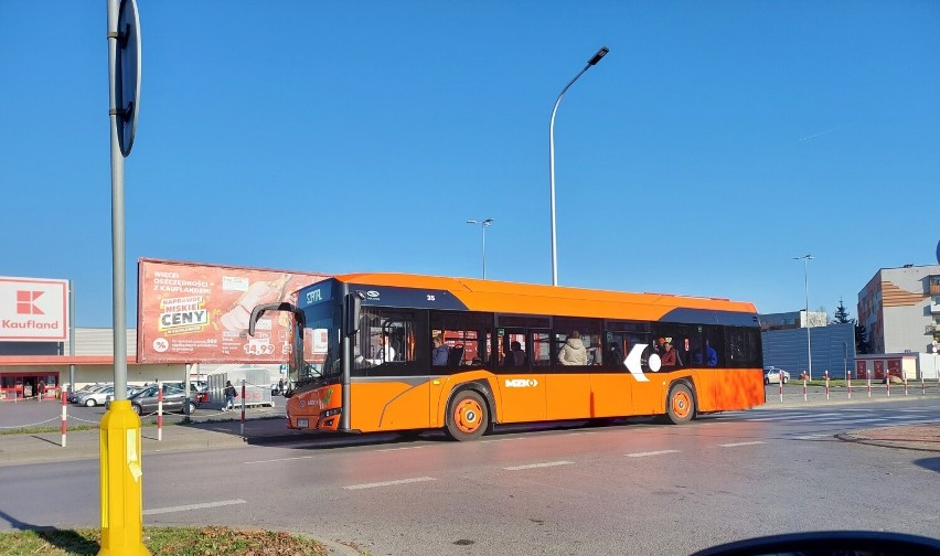 Ostrowiec Świętokrzyski podpisał umowę na dofinansowanie zakupu 9 elektrycznych autobusów, będą także stacje ładowania. Zobacz zdjęcia