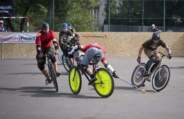 Reprezentanci Poznania w konkurencji bike polo rywalizowali w zakończonych w niedzielę w Krakowie mistrzostwach Polski.
