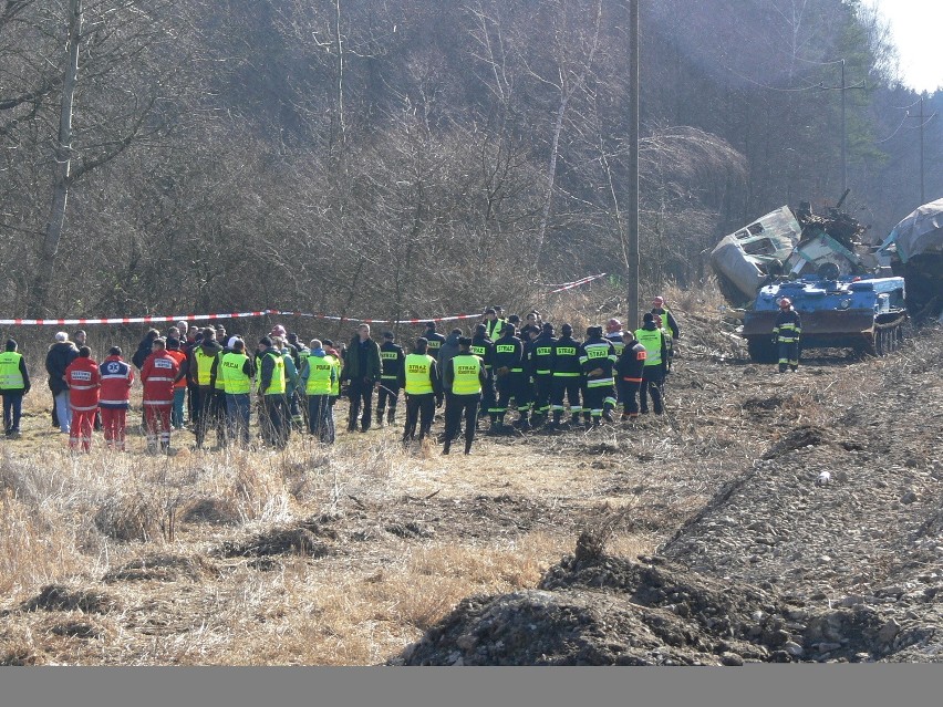 Katastrofa kolejowa w Szczekocinach: Już 16 ofiar śmiertelnych [ZDJĘCIA]
