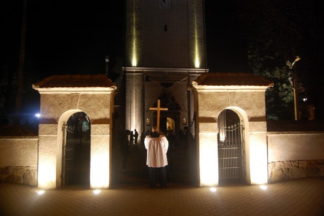 Holy Wins, Marsz wszystkich świętych w Rumi