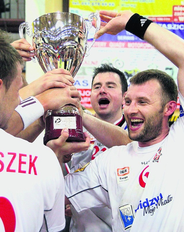Piłkarze ręczni z Kwidzyna cieszą się z brązowego medalu mistrzostw Polski