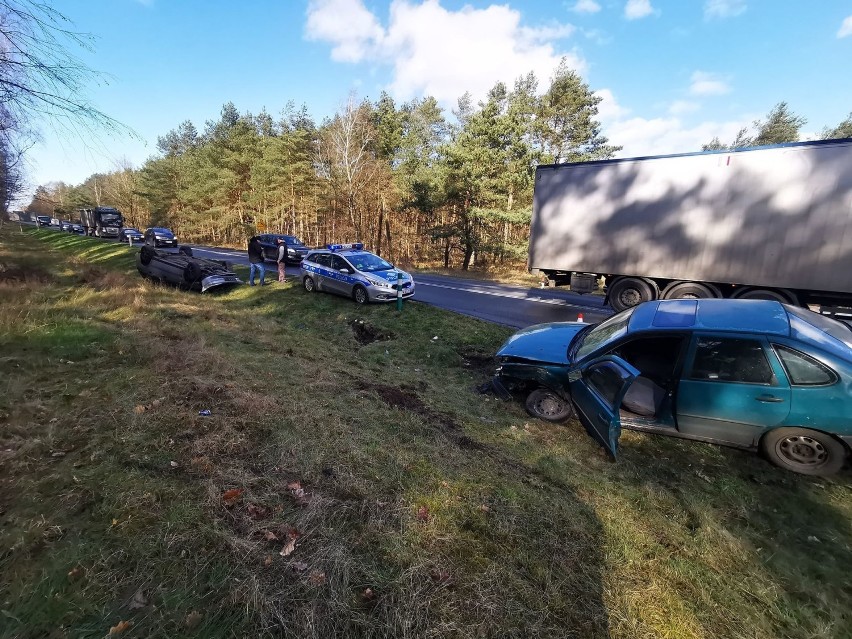 Wypadek pod Kołobrzegiem. Zderzenie dwóch aut [zdjęcia]