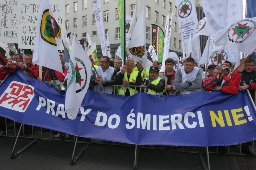 EKG 2012: &quot;Tusku złap się za ciulika...&quot; - w Katowicach protest OPZZ [ZDJĘCIA]