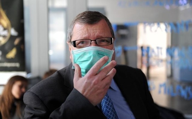 Wirus A/H1N1 jest już w Polsce, jednak chodzenie w takich maskach na razie nam nie grozi