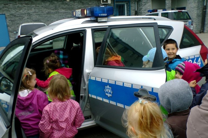Dzieci z przedszkola odwiedziły policjantów