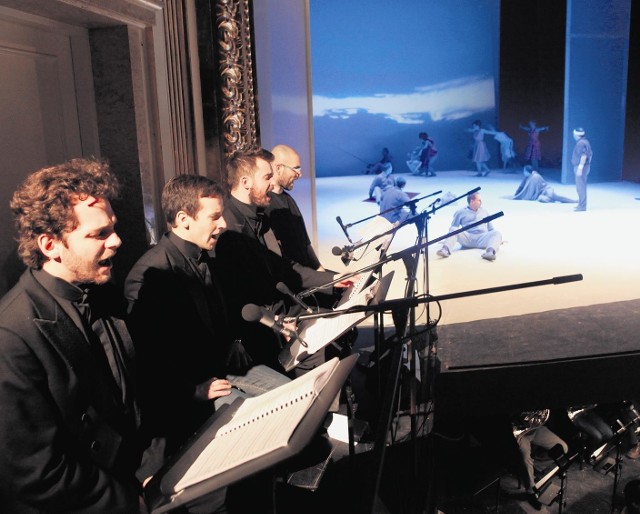 Mocną stroną opery "Dzień Świra" był występ zespołu Audiofeels.