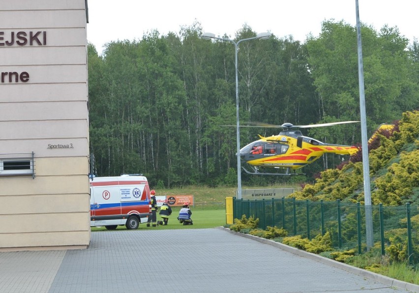 Wypadek w Łaziskach Górnych przy basenie Żabka. 11-latek wysiadł z busa i wszedł wprost pod samochód