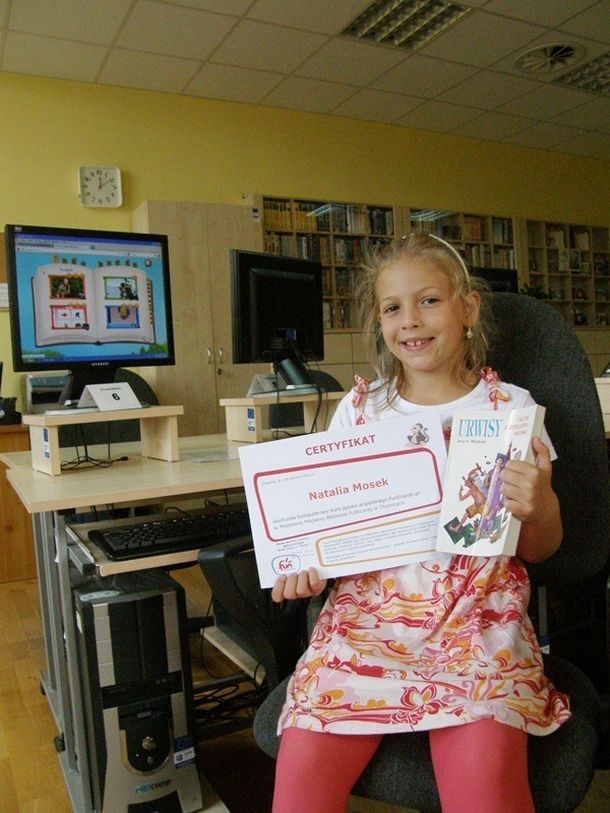 Miejska Biblioteka Publiczna Chojnice: Pierwsi absolwenci komputerowego kursu angielskiego [FOTO]