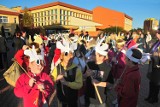 Kornelowcy paradą zainaugurowali obchody szkolnego jubileuszu