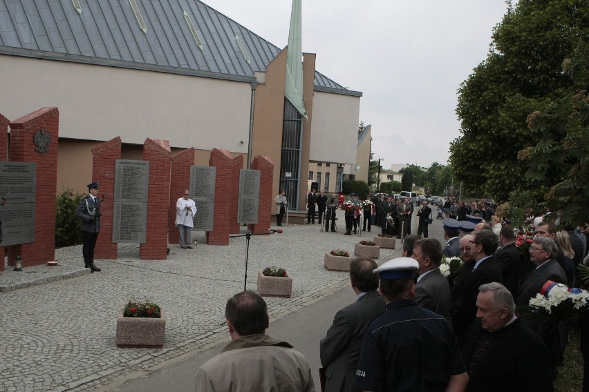 Poznań: Złożono hołd pomordowanym policjantom [GALERIA ZDJĘĆ, FILM]