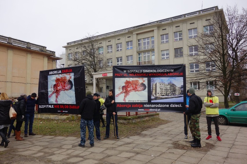 Pikieta antyaborcyjna przed szpitalem Madurowicza w Łodzi