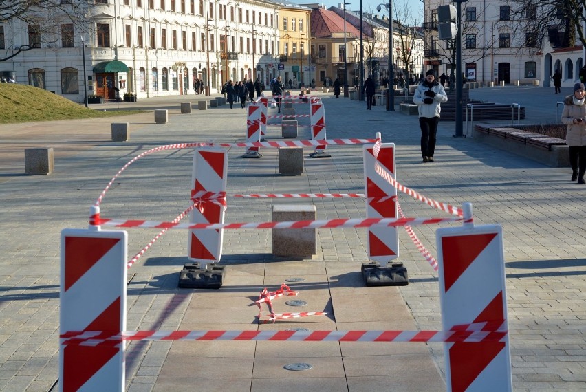 Kolejne fontanny uszkodzone na placu Litewskim w Lublinie (ZDJĘCIA)