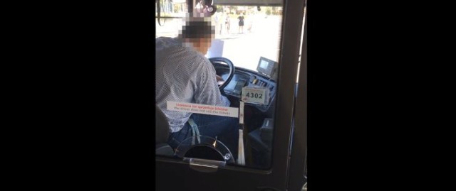 Kierowca autobusu miejskiego używał telefonu podczas jazdy. Nagranie przesłał jeden z pasażerów