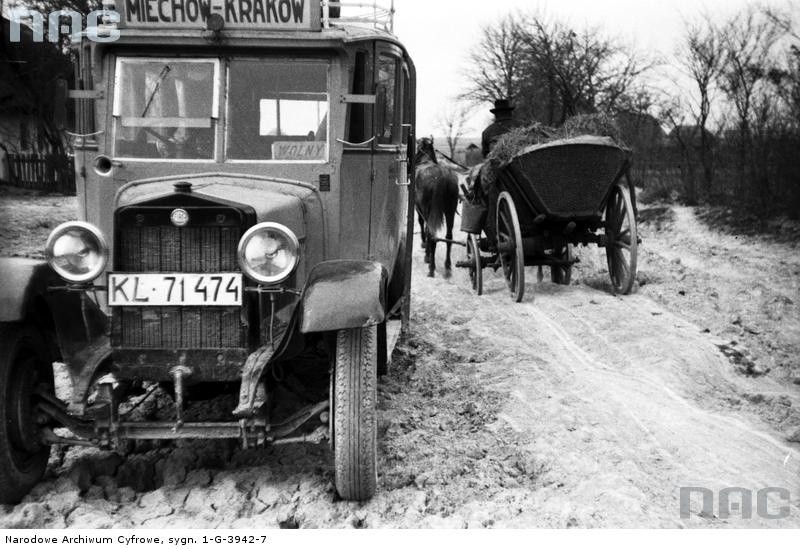 Autobus na trasie Kraków-Miechów, rok 1932....