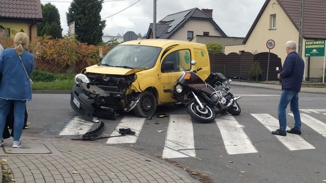 Pleszew. Wypadek na ulicy Marszewskiej w Pleszewie. Motocykl zderzył się z autem Przedsiębiorstwa Komunalnego