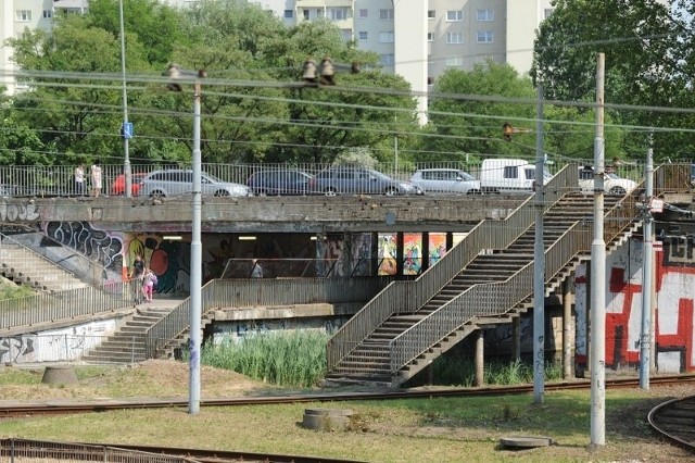 Przy przebudowie tego wiaduktu na Chartowie doszło do tragicznego wypadku.