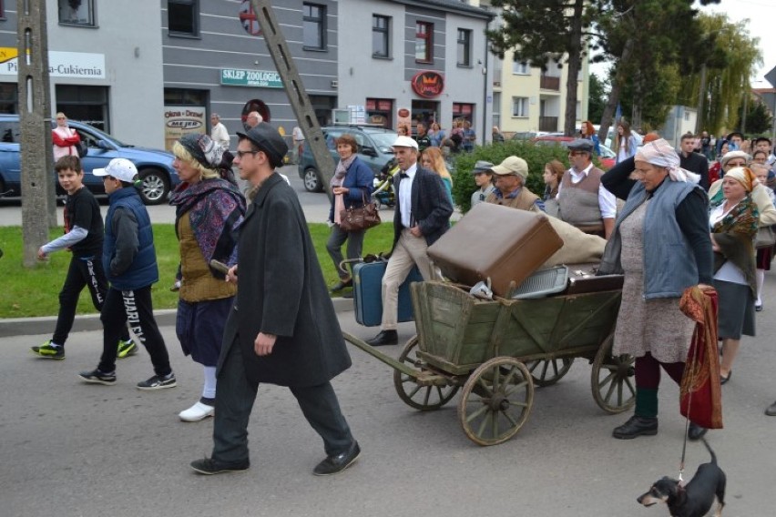 Nowy Dwór Gd. Mieszkańcy w hołdzie Żuławskim Pionierom. Maszerowali ulicami miasta