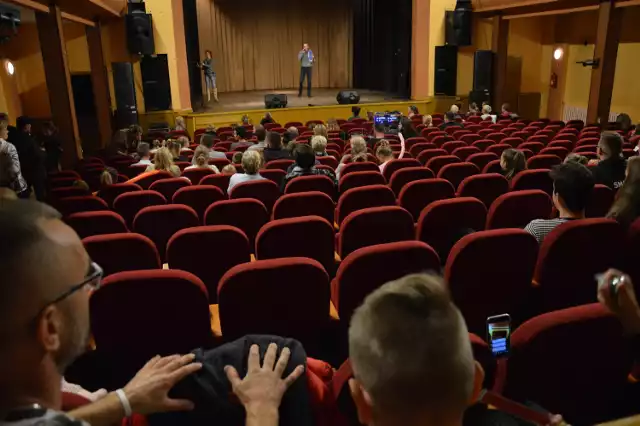 Tak obecnie wygląda sala widowiskowa w BCK-u. Prowadzi do niej... kilkadziesiąt schodów.