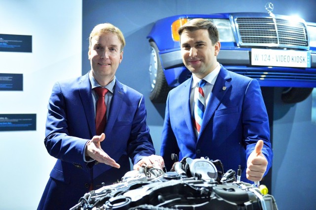 od lewej: dr Andreas Schenkel - Prezes Zarządu Mercedes-Benz Manufacturing Poland i Emilian Bera - Burmistrz Jawora.