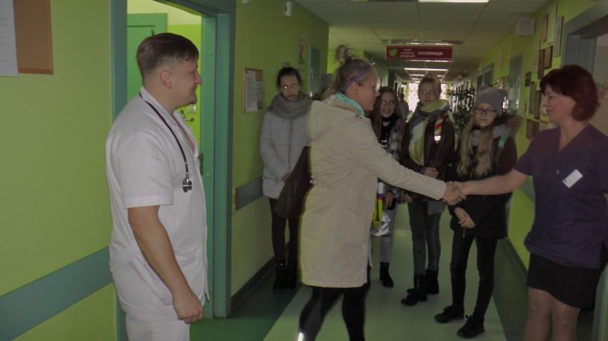 Uczennice SP nr 4 w Kościerzynie pomogły Hospicjum w Szpitalu Specjalistycznym [GALERIA, WIDEO]