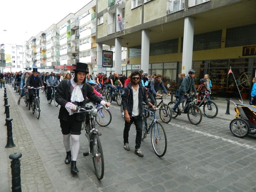 Wrocławscy rowerzyści ruszyli na paradę (ZDJĘCIA)
