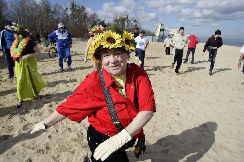 Gdańsk: Morsy kąpielą w Bałtyku pożegnały zimę (ZDJĘCIA)