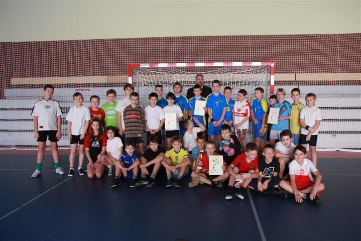 Świąteczny turniej halowej piłki nożnej w Moszczenicy