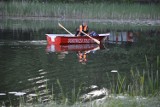 Strażacy poszukiwali chłopca w jeziorze, a karetka odjechała przed zakończeniem akcji do bazy