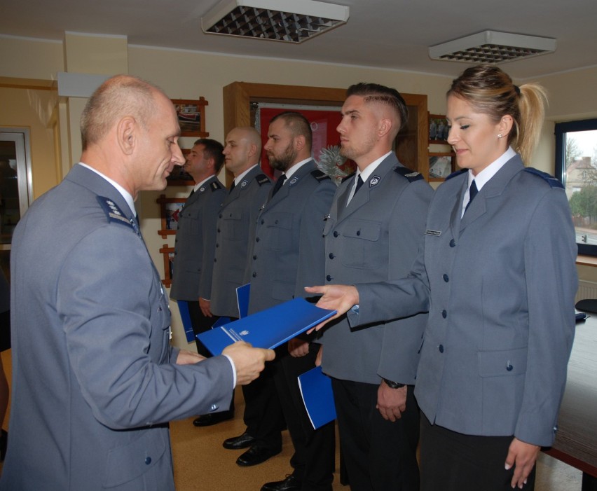 Wyróżnienia dla ostrowskich policjantów. Jedenastu funkcjonariuszy mianowano na wyższe stanowiska służbowe