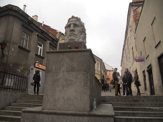 Maszkaron wpisał się w tarnowski krajobraz. Stoi tu od  1936 r.