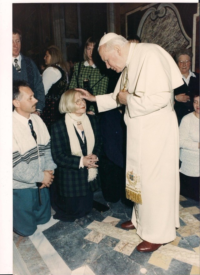 Spotkanie z papieżem w Rzymie. Jan Paweł II rozpoznaje  dawną znajomą z Lublina