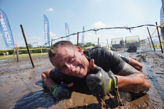 Runmageddon Poznań odbywa się na Hipodromie Wola