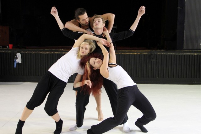 Piątkowego wieczoru balet "Pulcinella" zatańczą Karina Adamska-Kasprzak,  Andrzej Adamski, Daniel Stryjecki i Paulina Wycichowska-Gogołek.