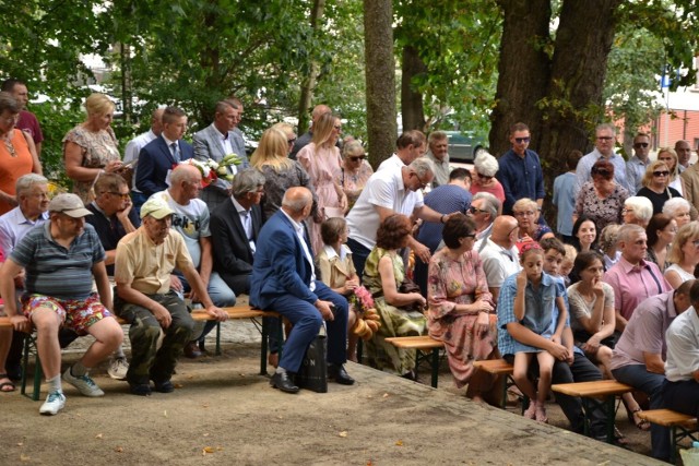 Podczas powiatowo-miejskich uroczystości Święta Wojska Polskiego w Lipnie odsłonięto pomnik Gabriela Narutowicza w parku miejskim, noszącym jego imię.