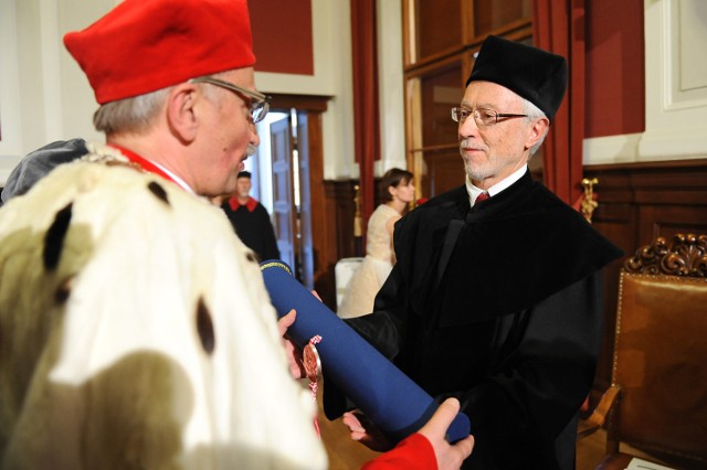 John Maxwell Coetzee otrzymał w poniedziałek tytuł doktora honoris causa Uniwersytetu im. Adama Mickiewicza