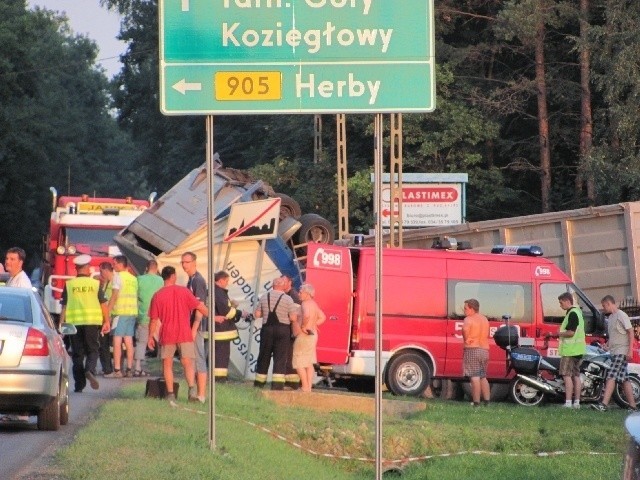 Pięć osób zginęło w wypadku w Bukowcu pod Koszęcinem [ZDJĘCIA]