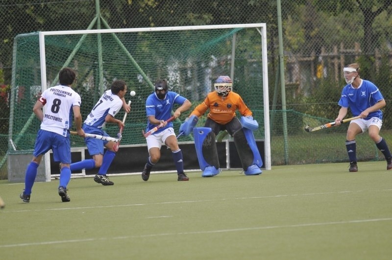 Hokej na trawie: Akademickie derby dla Politechniki Poznań [ZDJĘCIA]