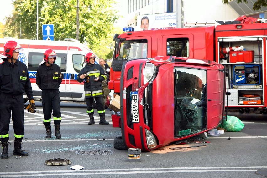 Wypadek na skrzyżowaniu al. 3 Maja i al. Kopernika w...