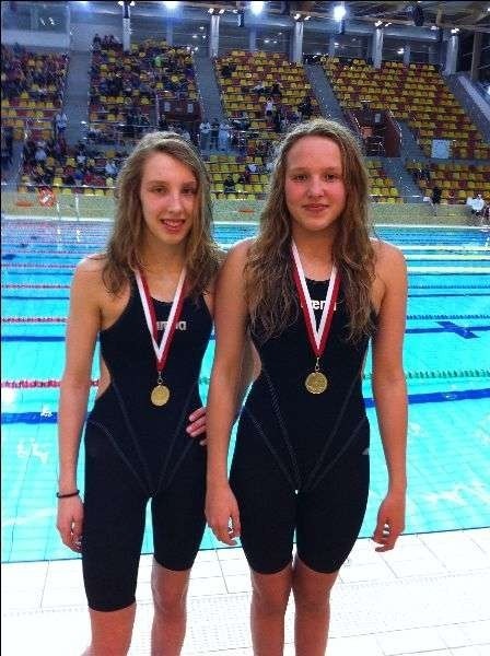 Pływaczki Skarpy Lublin: Gabriela Bernat (z lewej) i Wiktoria Czarnecka z powodzeniem rywalizowały podczas pływackich MP w Olsztynie