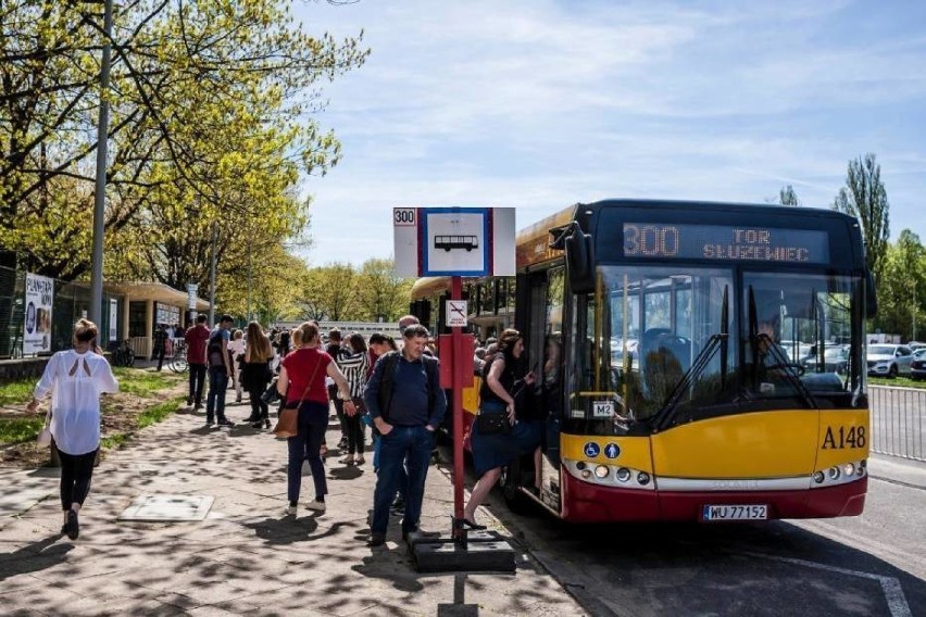 Komunikacja miejska wakacje. Uwaga na utrudnienia w ruchu