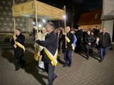 Wiele osób uczestniczyło w Liturgii Wigilii Paschalnej w parafii Chrystusa Króla w Kielcach. Zobacz zdjęcia