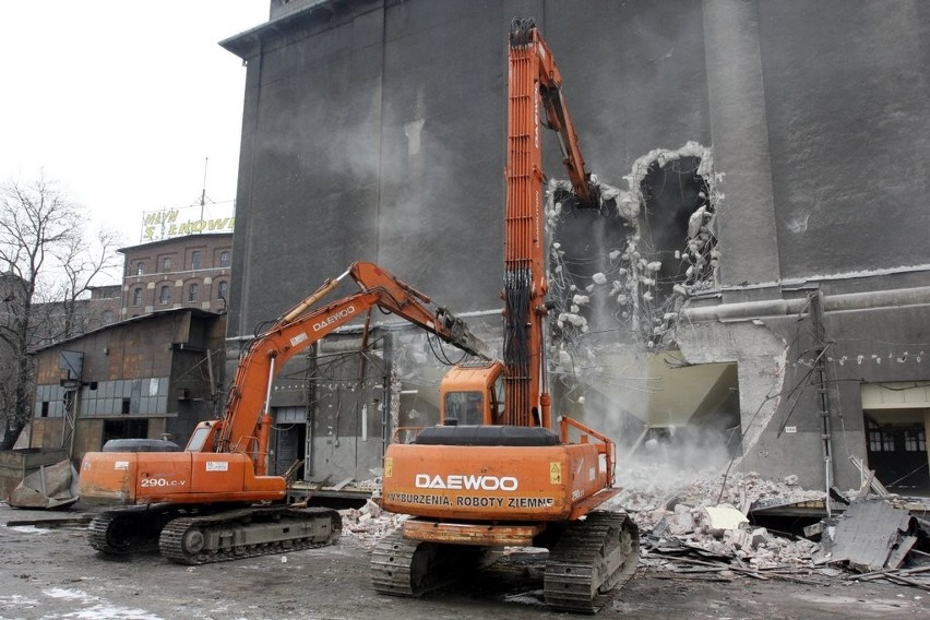 Wrocław: Rozbiórka elewatora przy młynie Sułkowice. Wyleci w powietrze