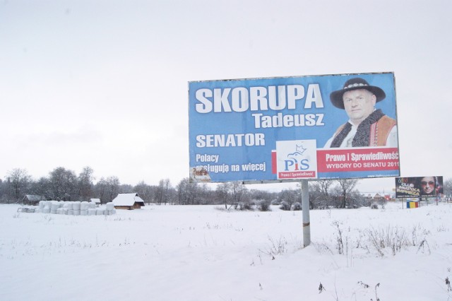 W poniedziałek billboard wyborczy Tadeusza Skorupy w najlepsze wisiał przy zakopiance